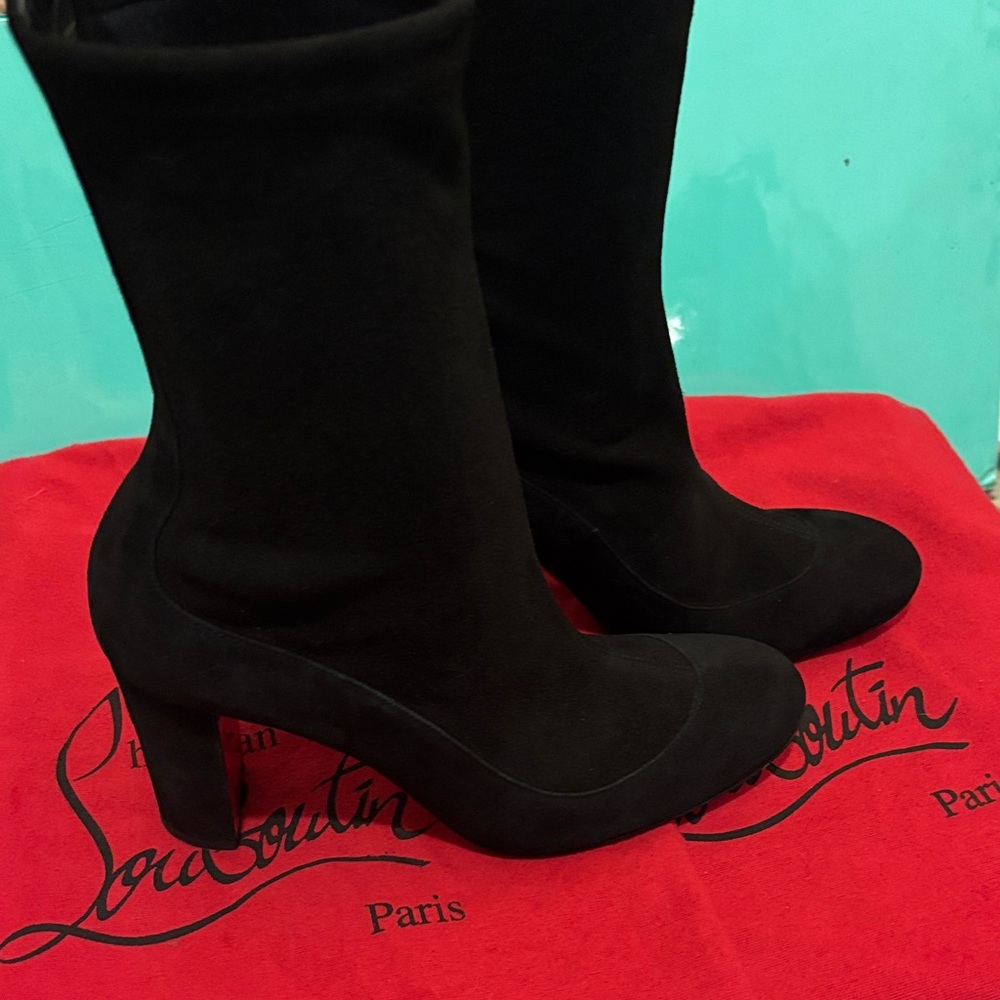 ♥️♥️🖤🖤Christian Louboutin Elegant Black Heeled Boots💋